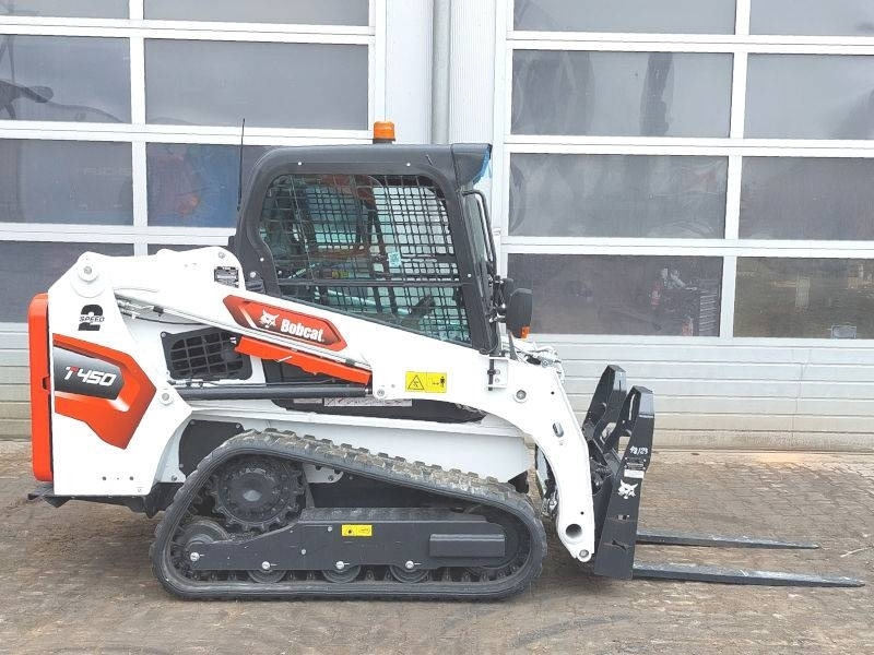 Bobcat T 450 - Kompakt lánctalpas rakodó: 5 kép. Bobcat T 450 - Kompakt lánctalpas rakodó: 5 kép.