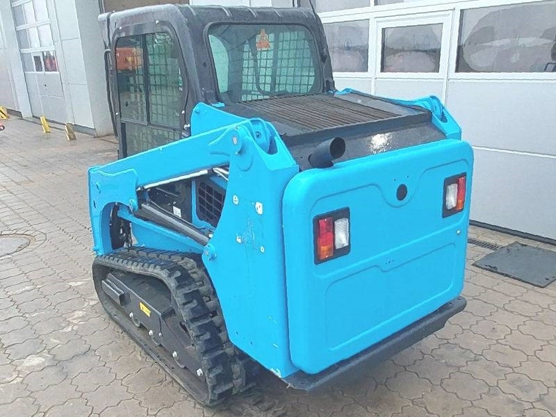 Bobcat T 450 - Kompakt lánctalpas rakodó: 3 kép. Bobcat T 450 - Kompakt lánctalpas rakodó: 3 kép.