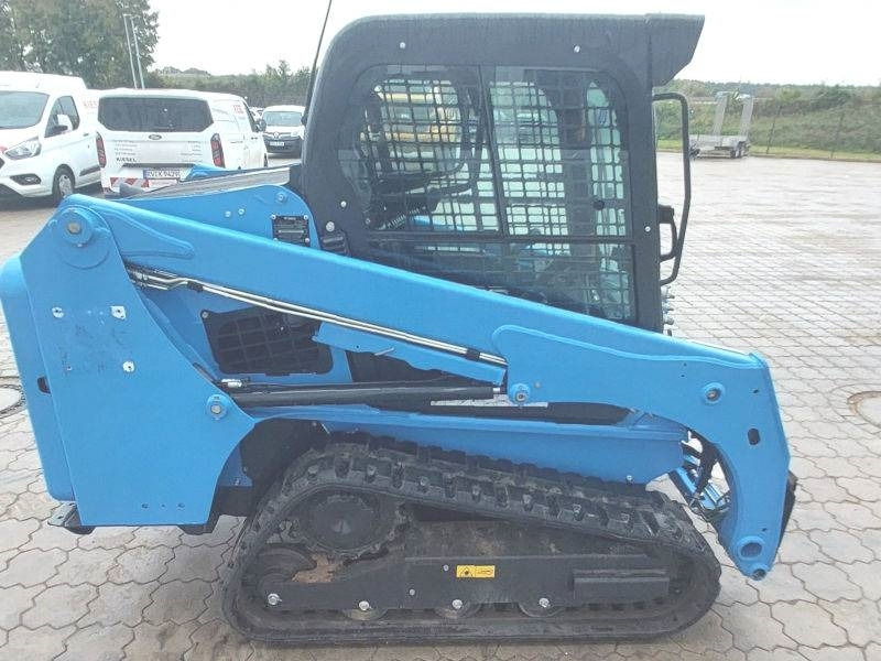 Bobcat T 450 - Kompakt lánctalpas rakodó: 5 kép. Bobcat T 450 - Kompakt lánctalpas rakodó: 5 kép.
