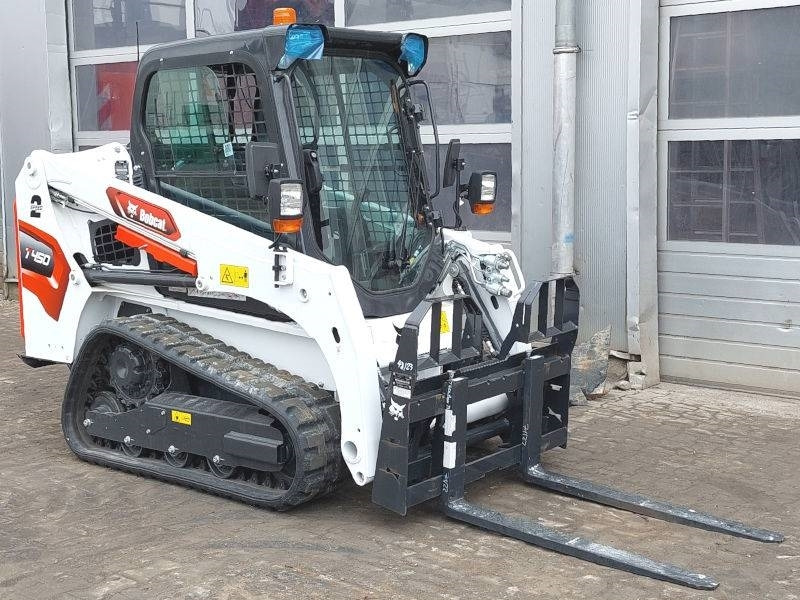 Bobcat T 450 - Kompakt lánctalpas rakodó: 4 kép. Bobcat T 450 - Kompakt lánctalpas rakodó: 4 kép.