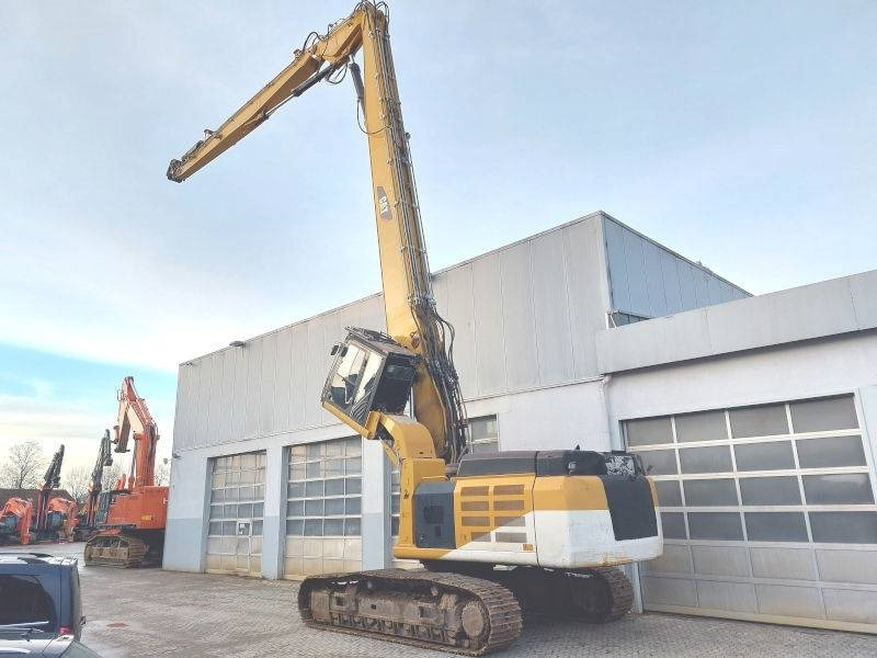 CAT 349 E - Bontó kotrógép: 3 kép. CAT 349 E - Bontó kotrógép: 3 kép.