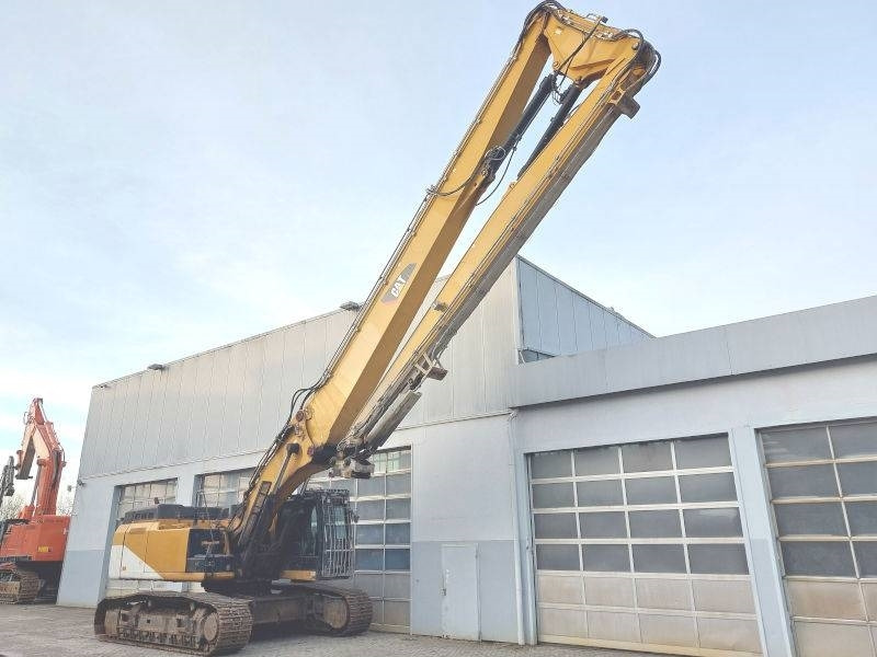 CAT 349 E - Bontó kotrógép: 4 kép. CAT 349 E - Bontó kotrógép: 4 kép.