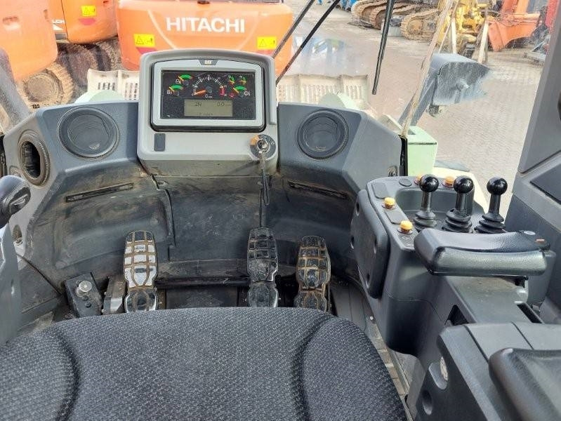 Gumikerekes homlokrakodó CAT 950 M: 11 kép.