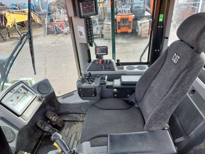 Gumikerekes homlokrakodó CAT 950 M: 10 kép.