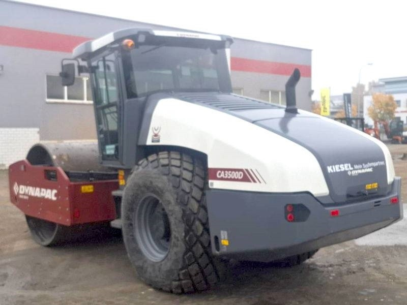 Dynapac CA 3500 D - Talajtömörítő: 3 kép. Dynapac CA 3500 D - Talajtömörítő: 3 kép.