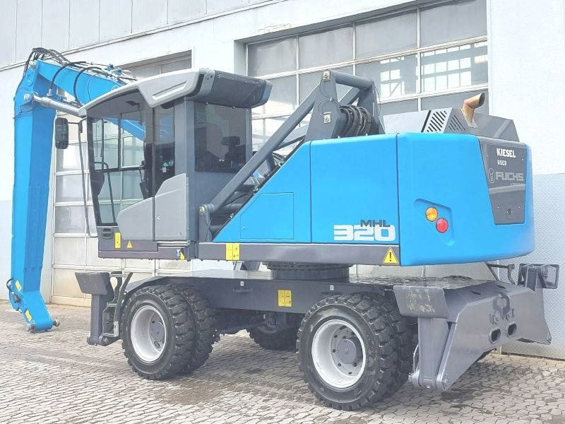 Fuchs MHL 320 F - Hulladék kotró: 3 kép. Fuchs MHL 320 F - Hulladék kotró: 3 kép.