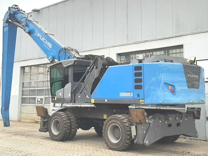 Fuchs MHL 380 F - Hulladék kotró: 3 kép. Fuchs MHL 380 F - Hulladék kotró: 3 kép.