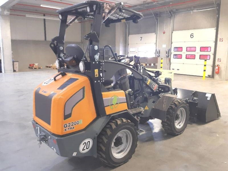 Giant G 2200 E X-Tra Elektro / electric - Mini homlokrakodó: 4 kép. Giant G 2200 E X-Tra Elektro / electric - Mini homlokrakodó: 4 kép.