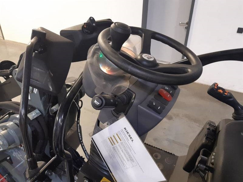 Giant G 2200 E X-Tra Elektro / electric - Mini homlokrakodó: 5 kép. Giant G 2200 E X-Tra Elektro / electric - Mini homlokrakodó: 5 kép.