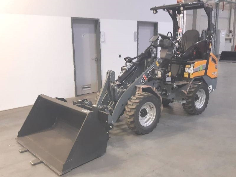 Giant G 2200 E X-Tra Elektro / electric - Mini homlokrakodó: 2 kép. Giant G 2200 E X-Tra Elektro / electric - Mini homlokrakodó: 2 kép.