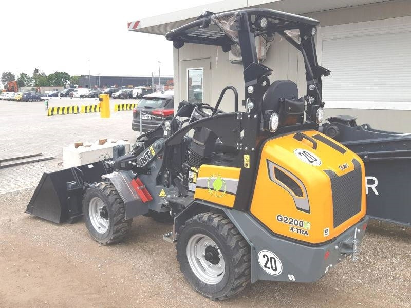 Giant G 2200 E X-Tra Elektro / electric - Mini homlokrakodó: 3 kép. Giant G 2200 E X-Tra Elektro / electric - Mini homlokrakodó: 3 kép.