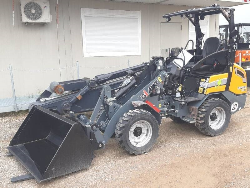 Giant G 2200 E X-Tra Elektro / electric - Mini homlokrakodó: 2 kép. Giant G 2200 E X-Tra Elektro / electric - Mini homlokrakodó: 2 kép.