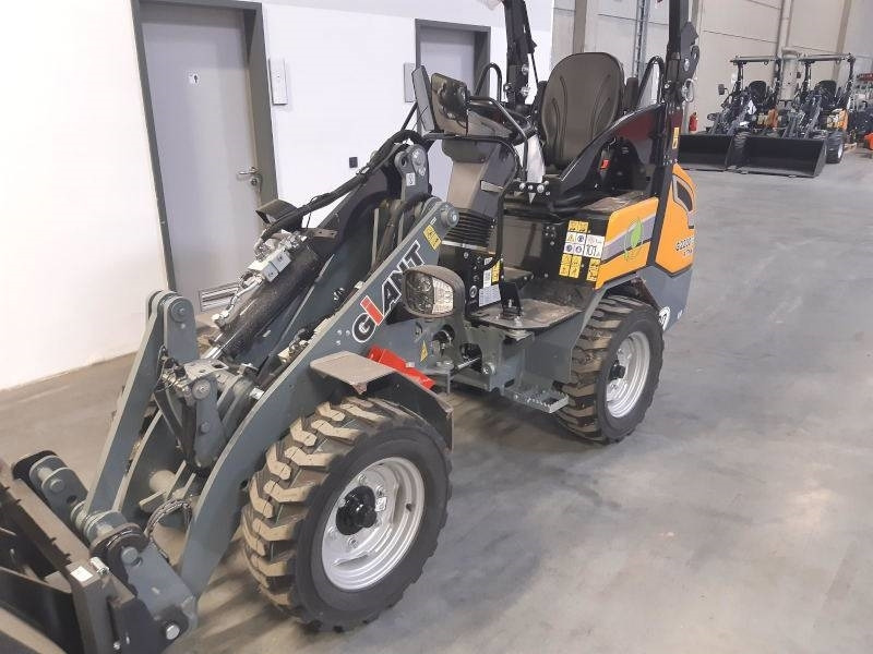 Giant G 2200 E X-Tra Elektro / electric  - Mini homlokrakodó: 4 kép. Giant G 2200 E X-Tra Elektro / electric  - Mini homlokrakodó: 4 kép.