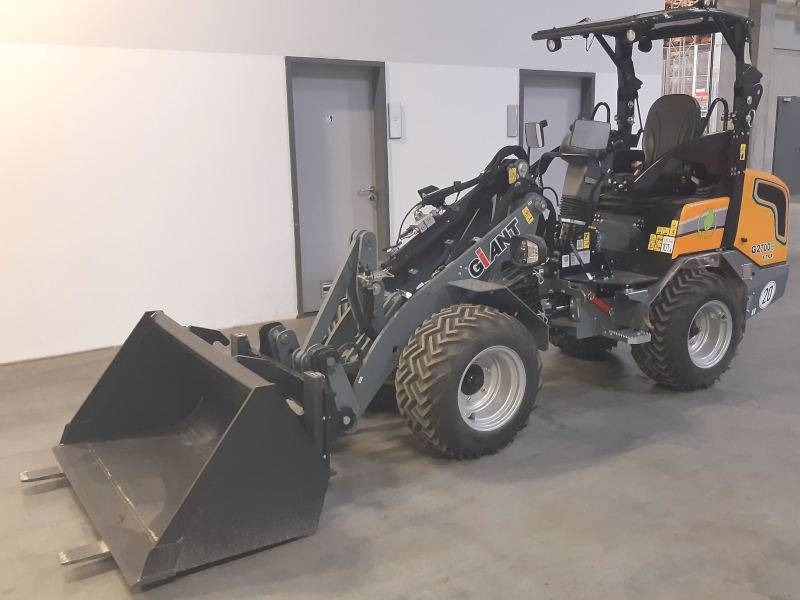 Giant G 2700 E X-Tra Elektro / electric - Mini homlokrakodó: 2 kép. Giant G 2700 E X-Tra Elektro / electric - Mini homlokrakodó: 2 kép.