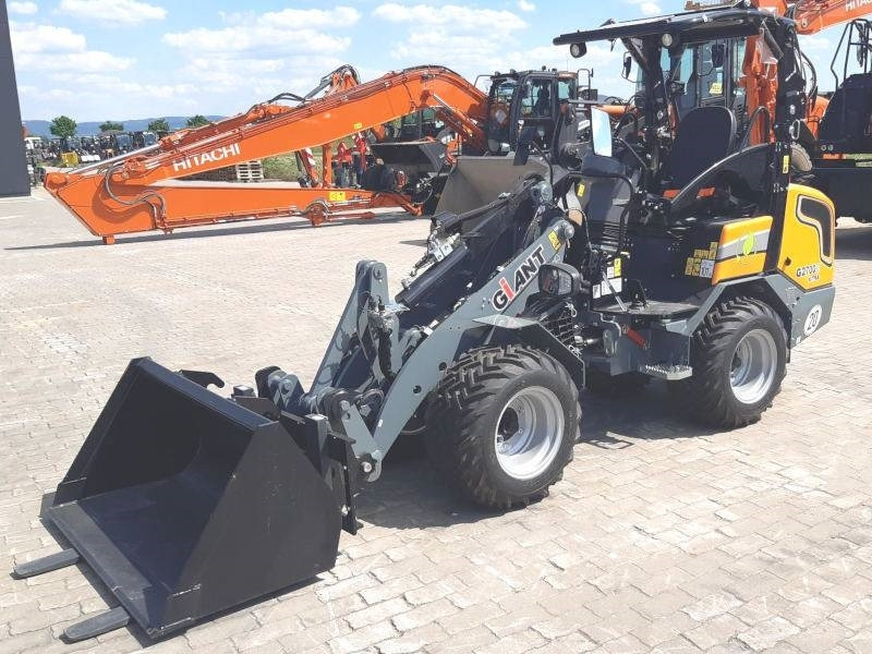 Giant G 2700 E X-Tra Elektro / electric - Mini homlokrakodó: 2 kép. Giant G 2700 E X-Tra Elektro / electric - Mini homlokrakodó: 2 kép.