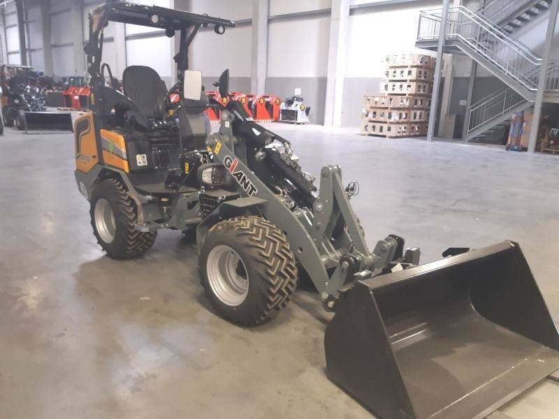 Giant G 2700 E X-Tra Elektro / electric  - Mini homlokrakodó: 4 kép. Giant G 2700 E X-Tra Elektro / electric  - Mini homlokrakodó: 4 kép.