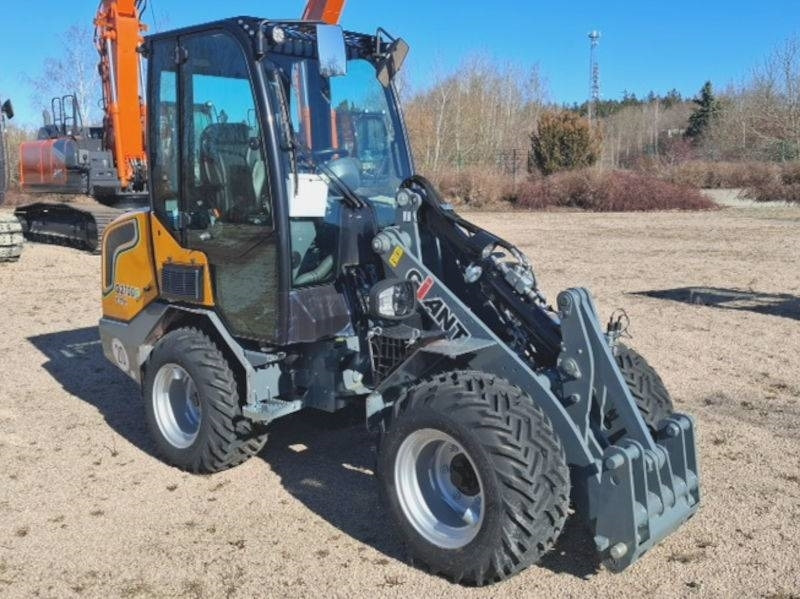 Giant G 2700 E X-Tra Elektro / electric - Mini homlokrakodó: 4 kép. Giant G 2700 E X-Tra Elektro / electric - Mini homlokrakodó: 4 kép.