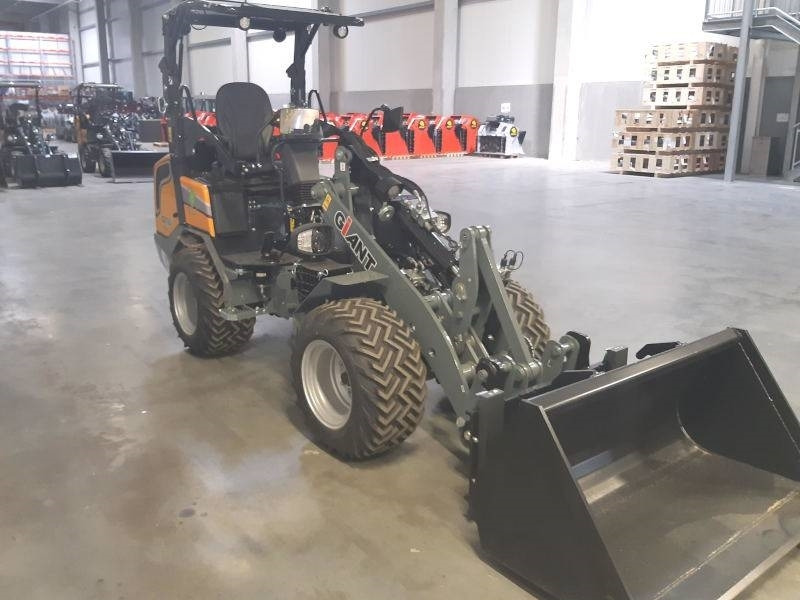 Giant G 2700 E X-Tra Elektro / electric  - Mini homlokrakodó: 4 kép. Giant G 2700 E X-Tra Elektro / electric  - Mini homlokrakodó: 4 kép.