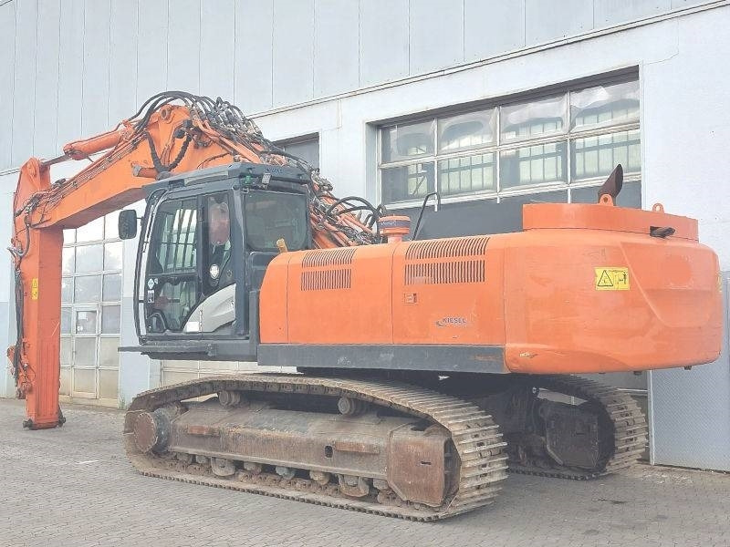 Hitachi KTEG KMC350-5 - Bontó kotrógép: 3 kép. Hitachi KTEG KMC350-5 - Bontó kotrógép: 3 kép.