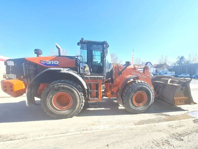 Hitachi ZW 310-6 - Gumikerekes homlokrakodó: 5 kép. Hitachi ZW 310-6 - Gumikerekes homlokrakodó: 5 kép.
