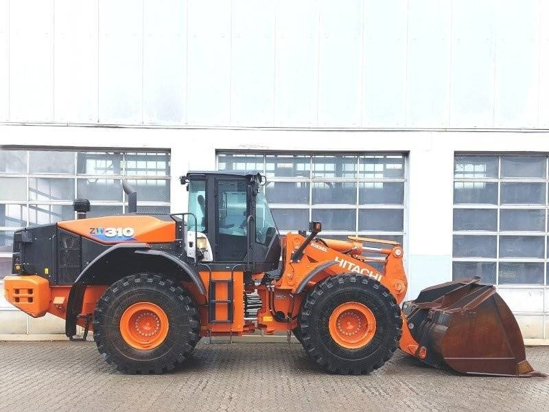 Hitachi ZW 310-6 - Gumikerekes homlokrakodó: 5 kép. Hitachi ZW 310-6 - Gumikerekes homlokrakodó: 5 kép.