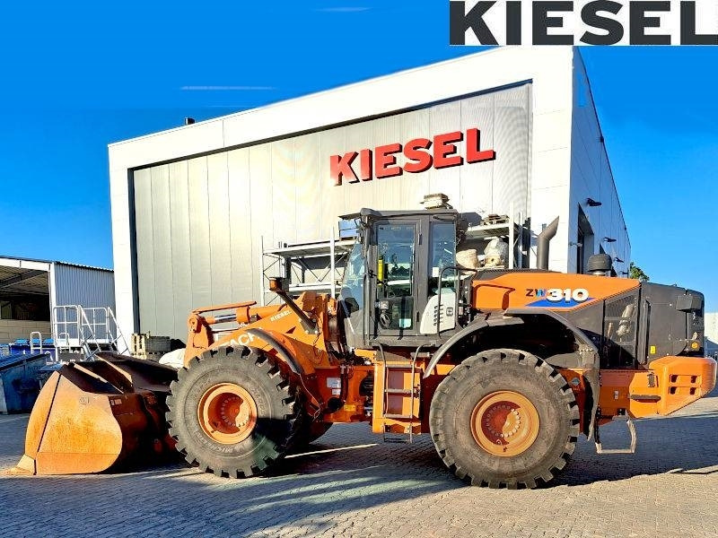 Hitachi ZW 310-6 - Gumikerekes homlokrakodó: 1 kép. Hitachi ZW 310-6 - Gumikerekes homlokrakodó: 1 kép.