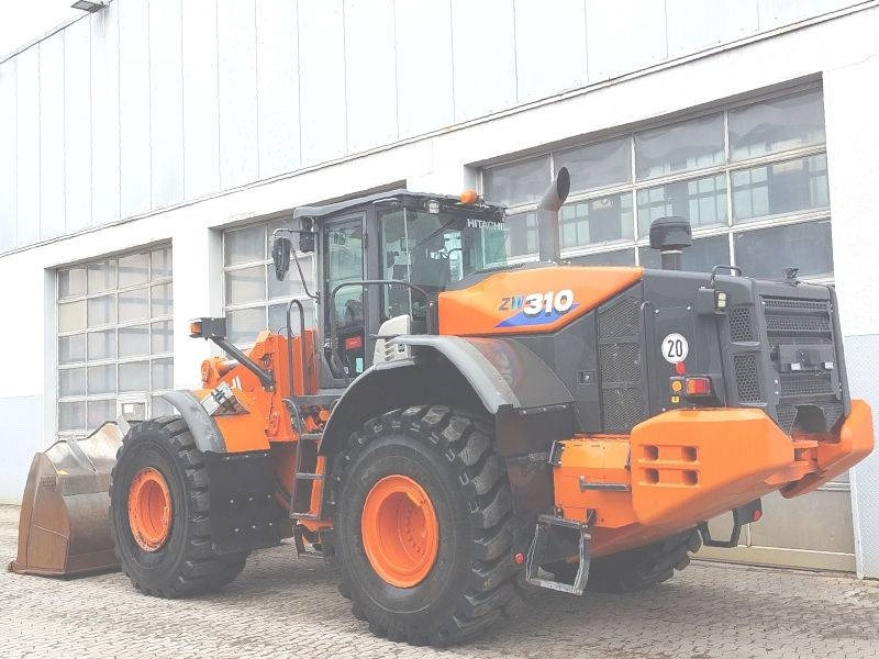 Hitachi ZW 310-6 - Gumikerekes homlokrakodó: 3 kép. Hitachi ZW 310-6 - Gumikerekes homlokrakodó: 3 kép.