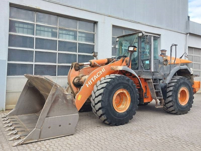 Hitachi ZW 310 - Gumikerekes homlokrakodó: 2 kép. Hitachi ZW 310 - Gumikerekes homlokrakodó: 2 kép.