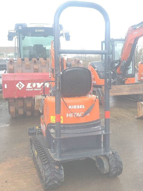 Hitachi ZX 10 U-6 - Minikotró: 3 kép. Hitachi ZX 10 U-6 - Minikotró: 3 kép.