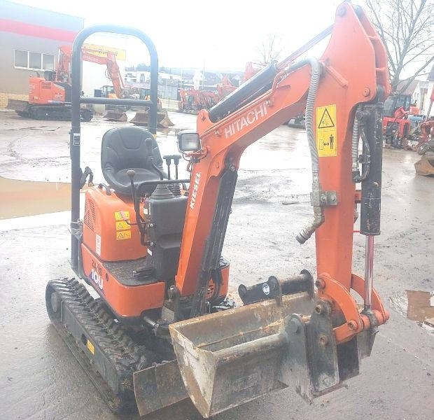Hitachi ZX 10 U-6 - Minikotró: 2 kép. Hitachi ZX 10 U-6 - Minikotró: 2 kép.