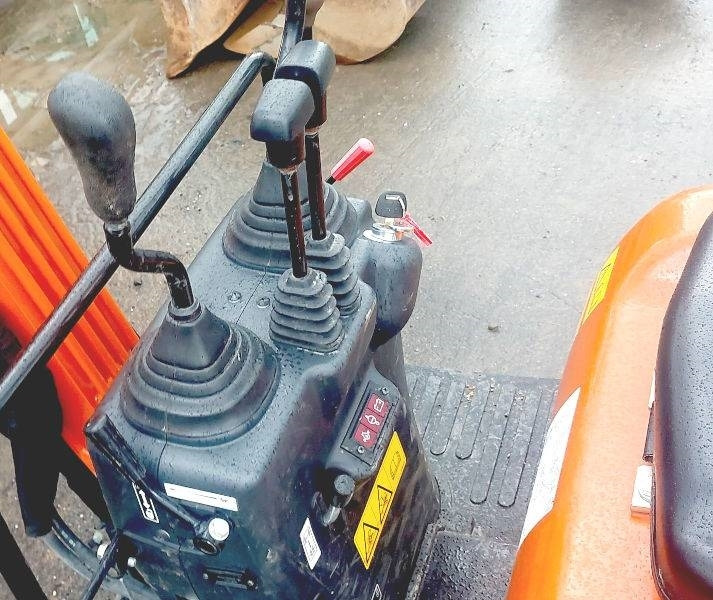Hitachi ZX 10 U-6 - Minikotró: 5 kép. Hitachi ZX 10 U-6 - Minikotró: 5 kép.