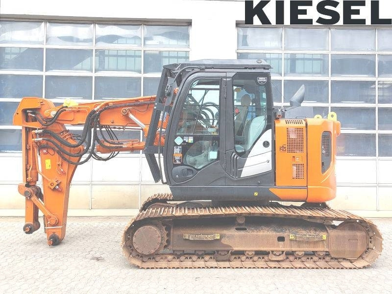 Hitachi ZX 135 US-6 Short reach front tunnel excavator - Lánctalpas kotró: 1 kép. Hitachi ZX 135 US-6 Short reach front tunnel excavator - Lánctalpas kotró: 1 kép.