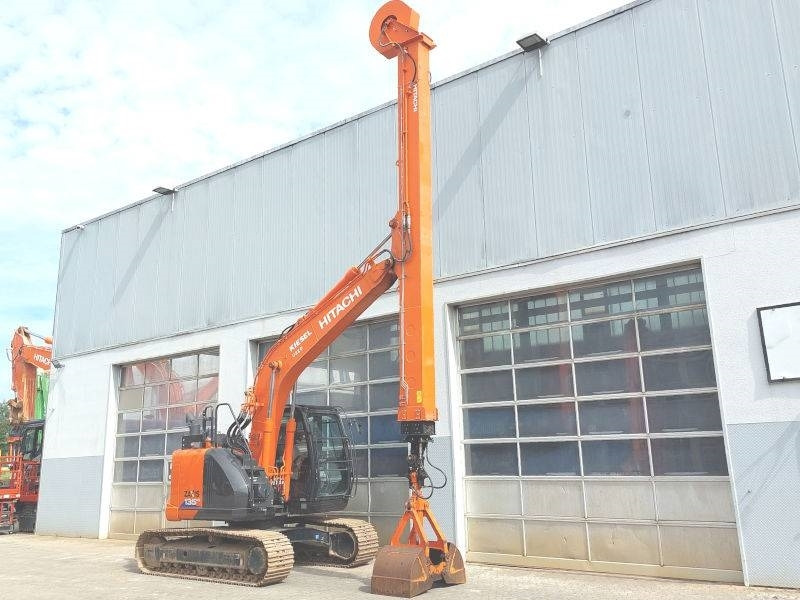 Hitachi ZX 135 US-6 Teledipper - Lánctalpas kotró: 4 kép. Hitachi ZX 135 US-6 Teledipper - Lánctalpas kotró: 4 kép.