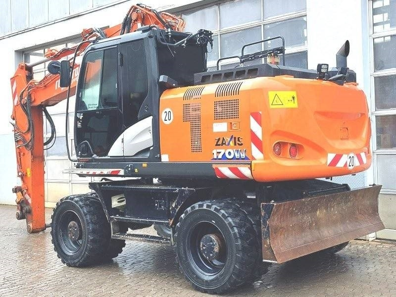 Hitachi ZX 170 W-6 - Gumikerekes kotró: 3 kép. Hitachi ZX 170 W-6 - Gumikerekes kotró: 3 kép.