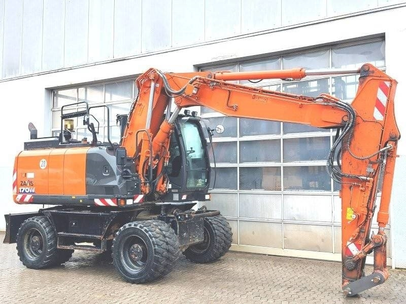 Hitachi ZX 170 W-6 - Gumikerekes kotró: 4 kép. Hitachi ZX 170 W-6 - Gumikerekes kotró: 4 kép.