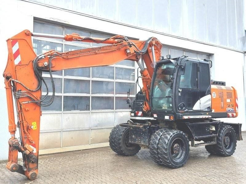 Hitachi ZX 170 W-6 - Gumikerekes kotró: 2 kép. Hitachi ZX 170 W-6 - Gumikerekes kotró: 2 kép.