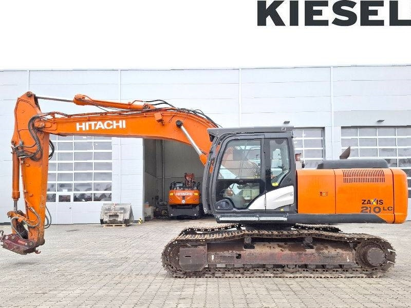 Hitachi ZX 210 LC-5 - Lánctalpas kotró: 1 kép. Hitachi ZX 210 LC-5 - Lánctalpas kotró: 1 kép.