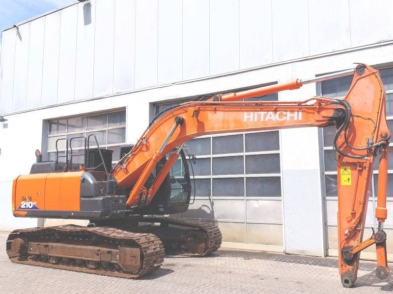 Hitachi ZX 210 LC-6 - Lánctalpas kotró: 4 kép. Hitachi ZX 210 LC-6 - Lánctalpas kotró: 4 kép.