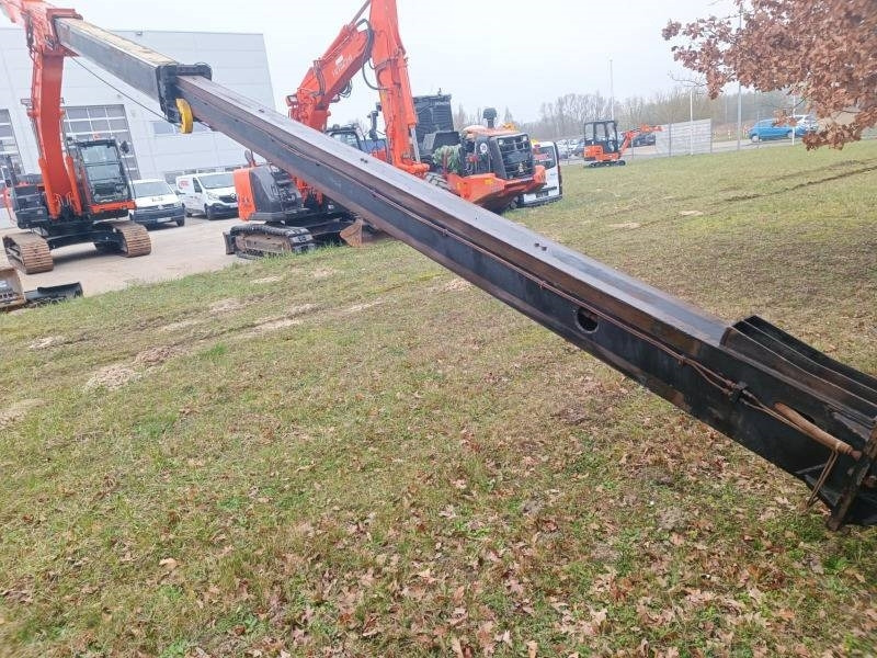 Hitachi ZX 210 LC-6 Teledipper - Lánctalpas kotró: 3 kép. Hitachi ZX 210 LC-6 Teledipper - Lánctalpas kotró: 3 kép.