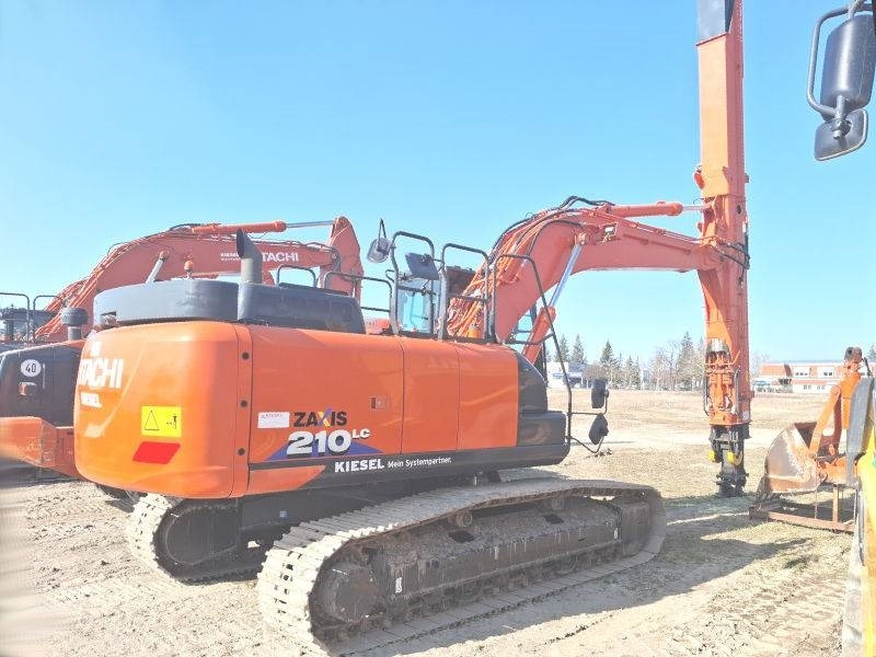 Hitachi ZX 210 LC-6 Teledipper - Lánctalpas kotró: 4 kép. Hitachi ZX 210 LC-6 Teledipper - Lánctalpas kotró: 4 kép.