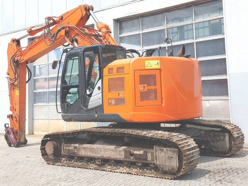 Hitachi ZX 225 US LC-5 - Lánctalpas kotró: 3 kép. Hitachi ZX 225 US LC-5 - Lánctalpas kotró: 3 kép.
