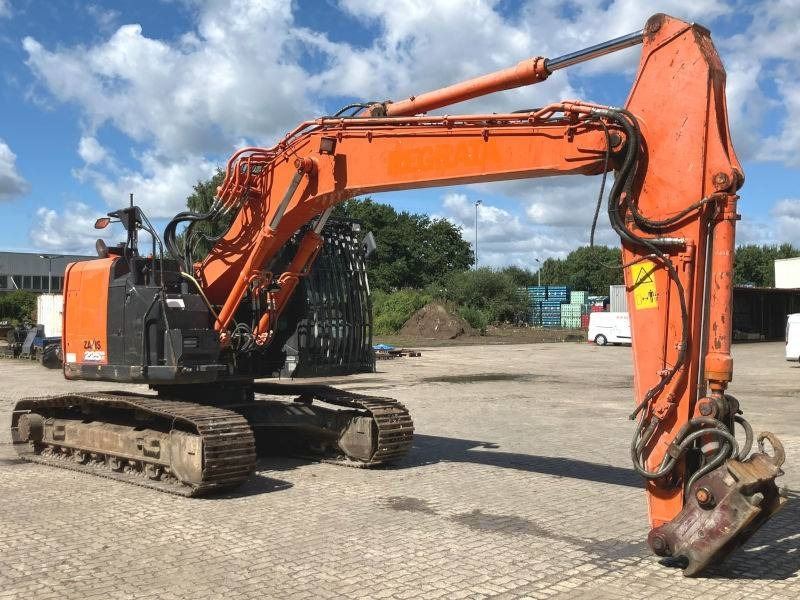Hitachi ZX 225 US LC-6 - Lánctalpas kotró: 4 kép. Hitachi ZX 225 US LC-6 - Lánctalpas kotró: 4 kép.
