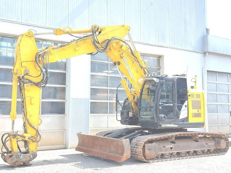 Hitachi ZX 225 US LC-6 - Lánctalpas kotró: 2 kép. Hitachi ZX 225 US LC-6 - Lánctalpas kotró: 2 kép.
