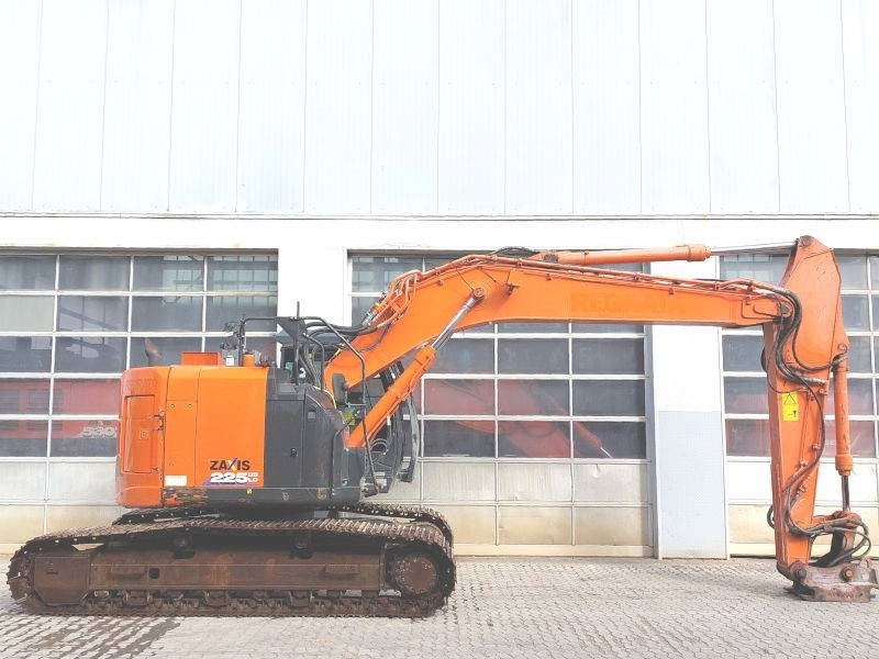 Hitachi ZX 225 US LC-6 - Lánctalpas kotró: 5 kép. Hitachi ZX 225 US LC-6 - Lánctalpas kotró: 5 kép.