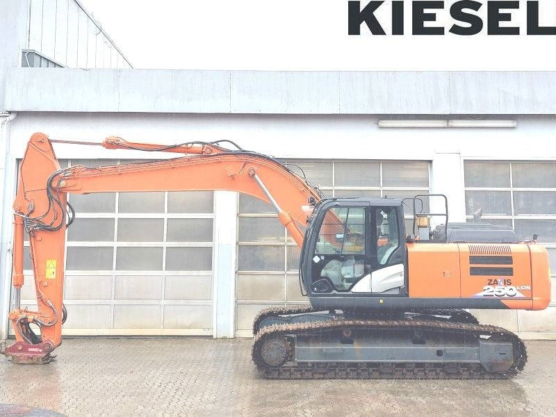 Hitachi ZX 250 LCN-6 - Lánctalpas kotró: 1 kép. Hitachi ZX 250 LCN-6 - Lánctalpas kotró: 1 kép.