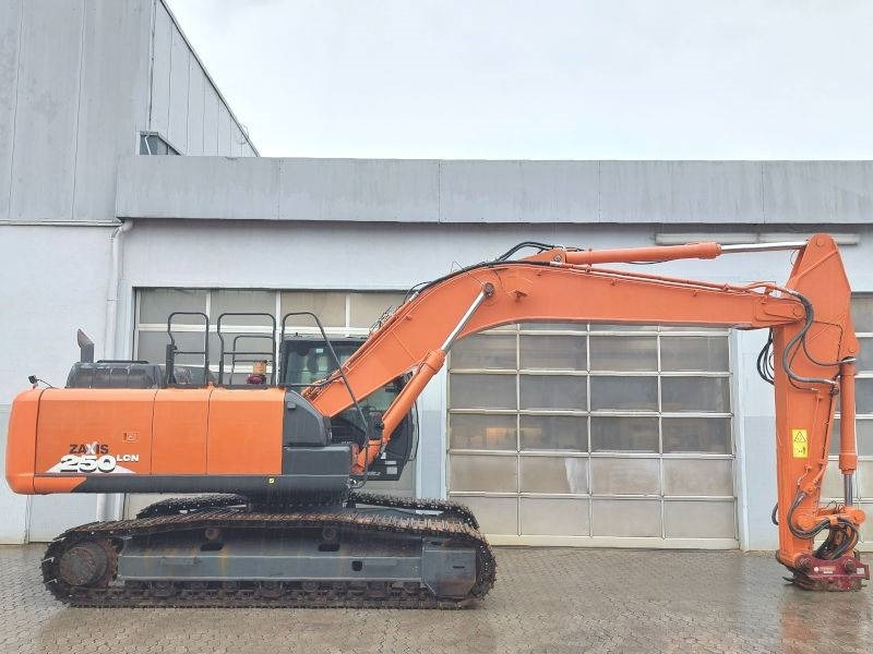 Hitachi ZX 250 LCN-6 - Lánctalpas kotró: 5 kép. Hitachi ZX 250 LCN-6 - Lánctalpas kotró: 5 kép.