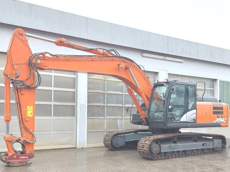 Hitachi ZX 250 LCN-6 - Lánctalpas kotró: 2 kép. Hitachi ZX 250 LCN-6 - Lánctalpas kotró: 2 kép.