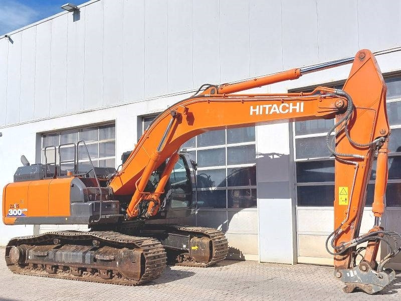 Hitachi ZX 300 LCN-6 - Lánctalpas kotró: 4 kép. Hitachi ZX 300 LCN-6 - Lánctalpas kotró: 4 kép.