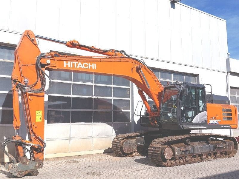 Hitachi ZX 300 LCN-6 - Lánctalpas kotró: 2 kép. Hitachi ZX 300 LCN-6 - Lánctalpas kotró: 2 kép.