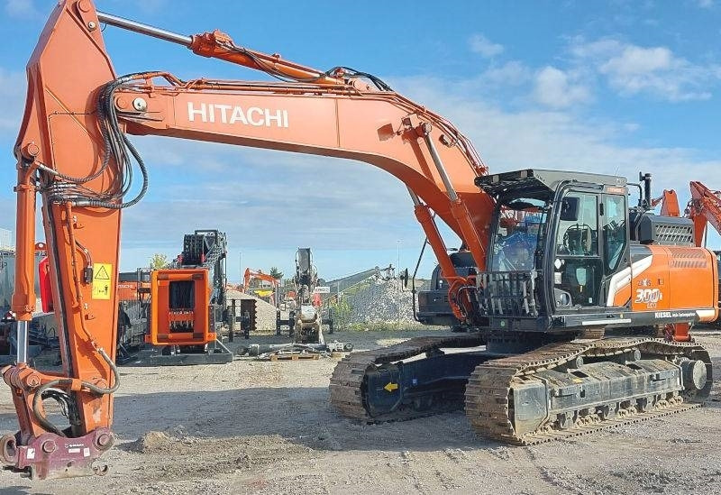 Hitachi ZX 300 LCN-7  - Lánctalpas kotró: 2 kép. Hitachi ZX 300 LCN-7  - Lánctalpas kotró: 2 kép.